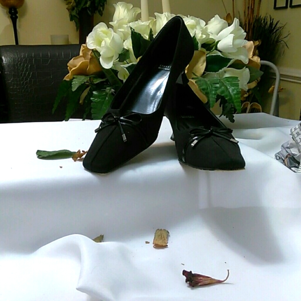 Stuart Weitzman Ladied Slip On Heel - image 7